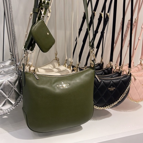 Kate Spade Rosie Crossbody
K5807 Pebbled Leather
Enchanted
NWT - Picture 5 of 16